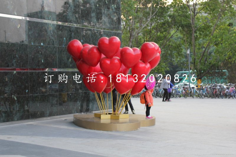 爱心气球雕塑，玻璃钢仿真雕塑.jpg