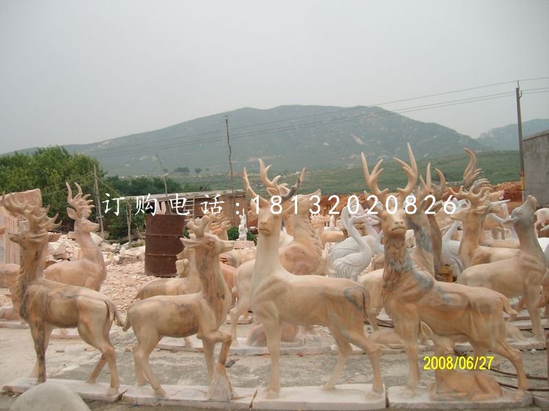 小鹿石雕，晚霞红动物雕塑.jpg