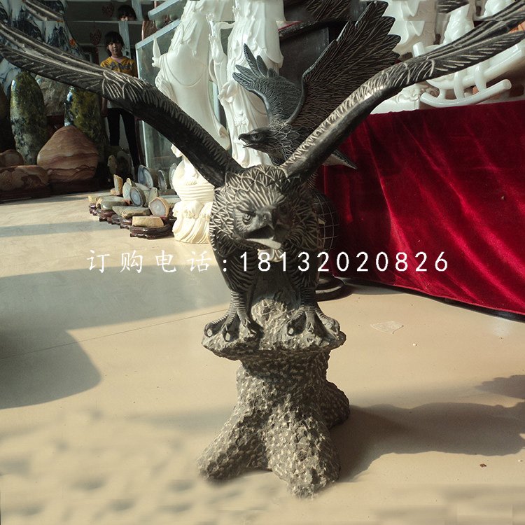 青石老鹰雕塑，雄鹰石雕.jpg
