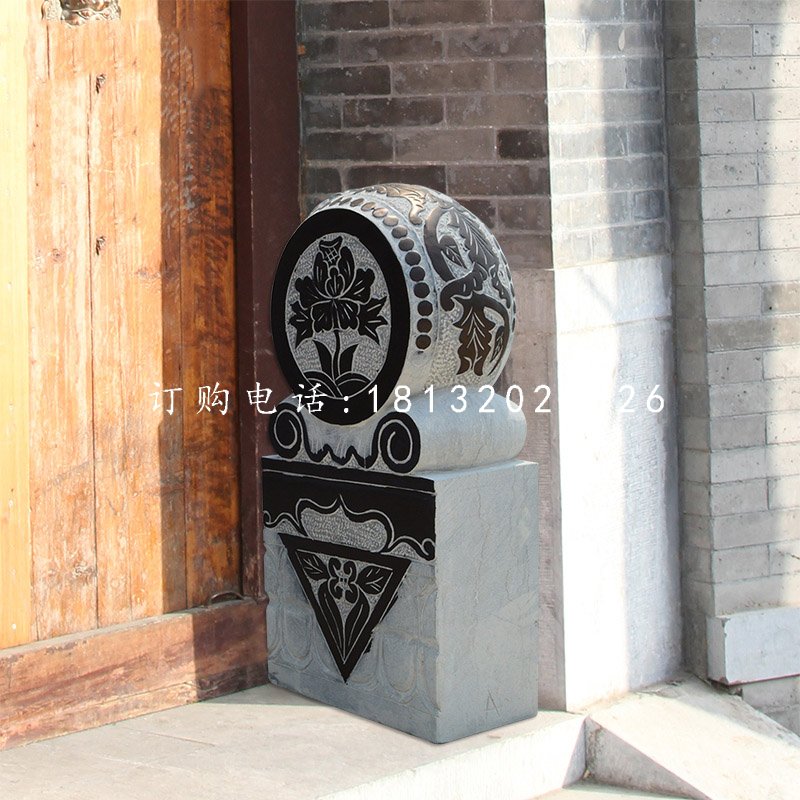 门墩石雕，青石抱鼓石