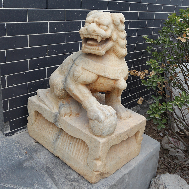 踩球石狮子，庭院门口石雕