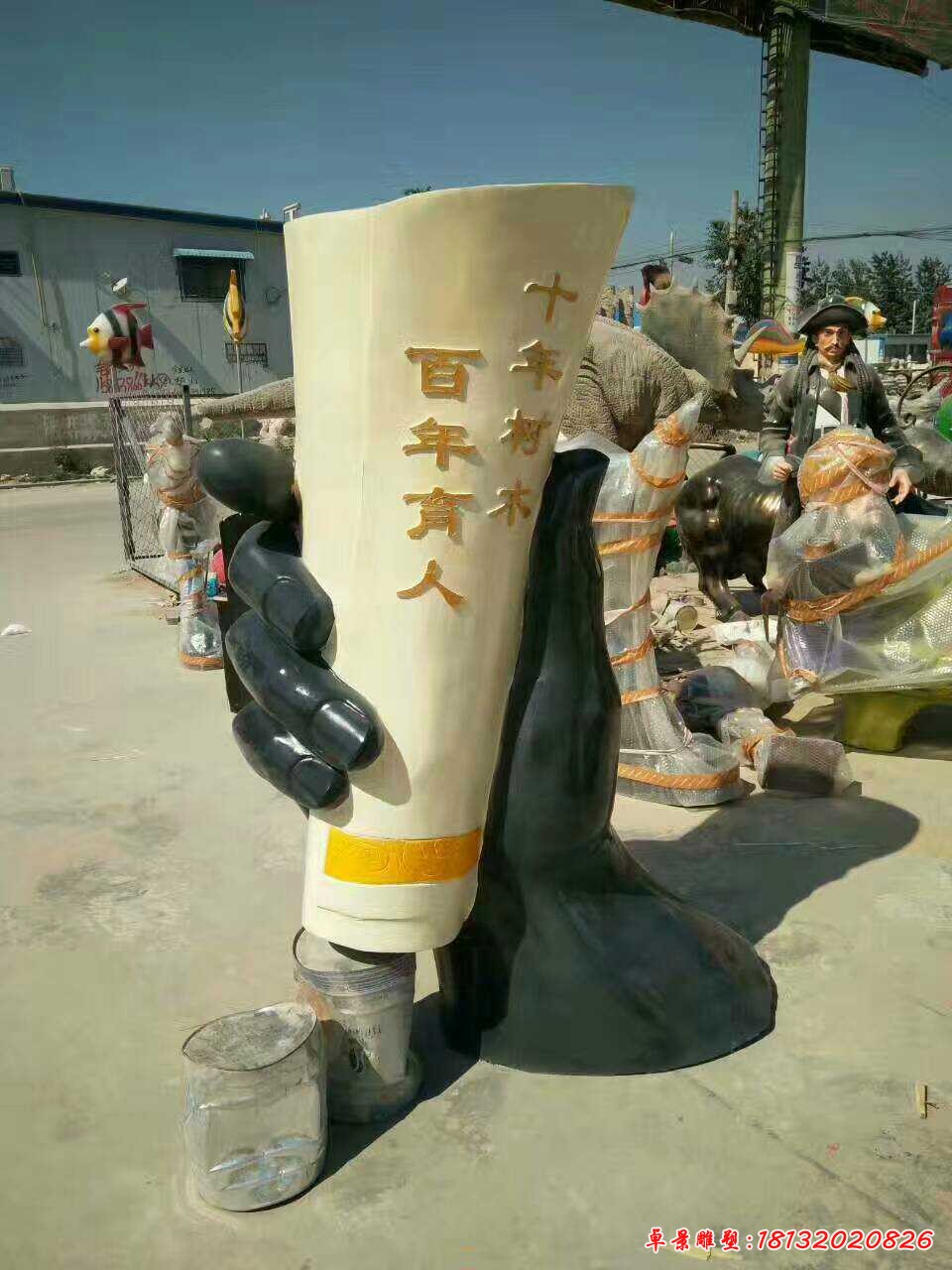 手拿书本雕塑 玻璃钢校园景观雕塑[1]