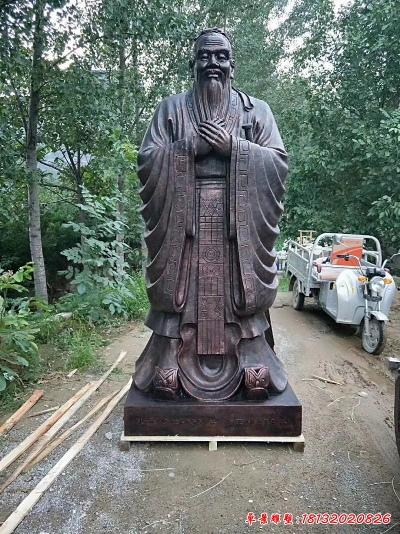 铸铜孔子雕像