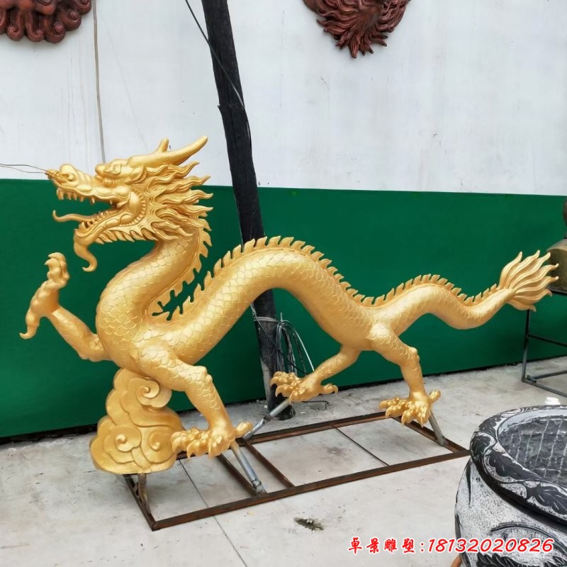 铜雕龙