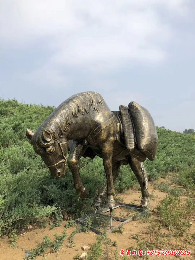 驮行李的马铜雕