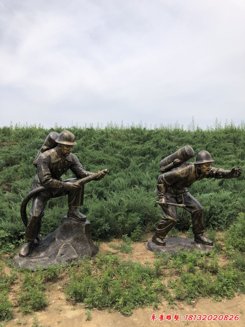 消防员救火铜雕