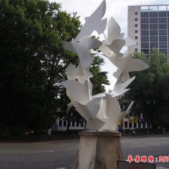公园不锈钢抽象和平鸽