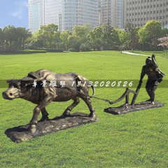 耕地牛铜雕，公园动物雕塑