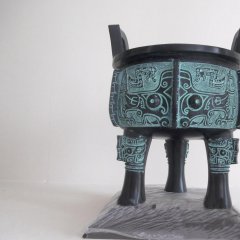 青铜鼎，三足铜鼎雕塑