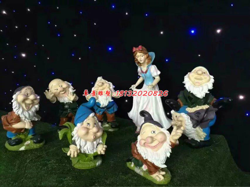 白雪公主与小矮人雕塑，玻璃钢卡通雕塑