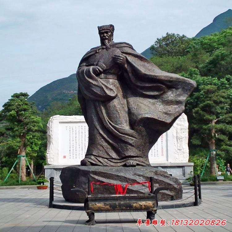 三国时期蜀汉丞相诸葛亮铜雕