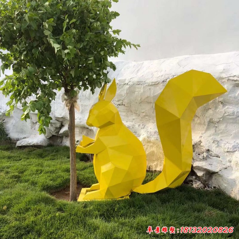 不锈钢切面抽象松鼠雕塑